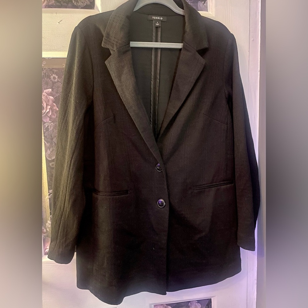 Torrid black 2 button longline blazer. Size 1X.